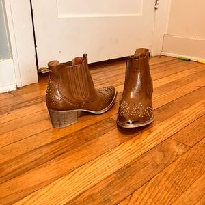 Brown ankled heeled boots